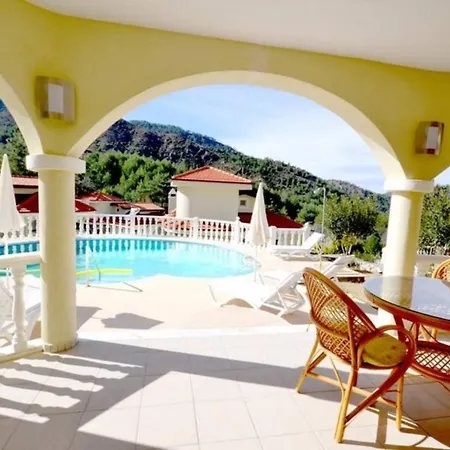 Vivid 4 With Jjacuzzi And Pool Bezkesen